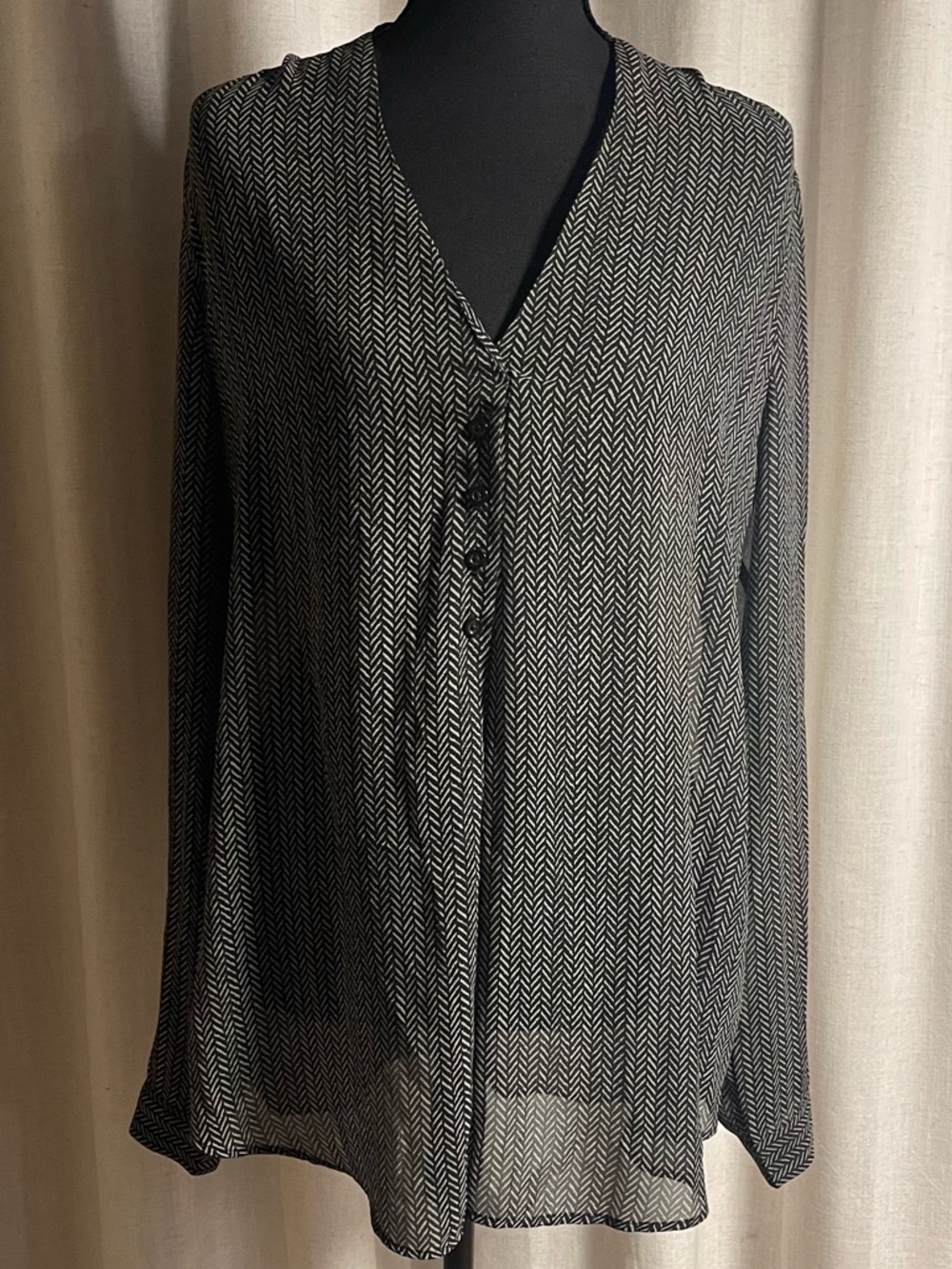Banana Republic Women’s Black & White Herringbone sheer blouse